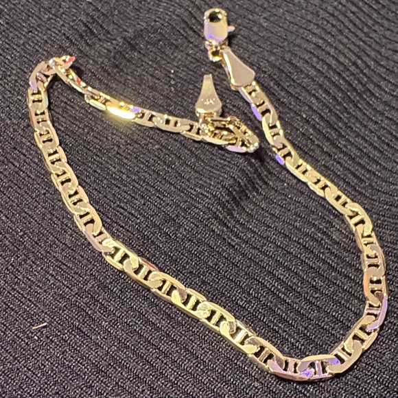 Elegant Gold Chain Bracelet 8’ - Picture 3 of 4